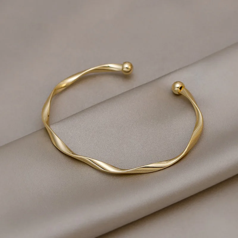 

RZ138 Twisted Simple Fashion Bracelet Ins Tide Niche Design Girlfriends Cold Wind Bracelet Women