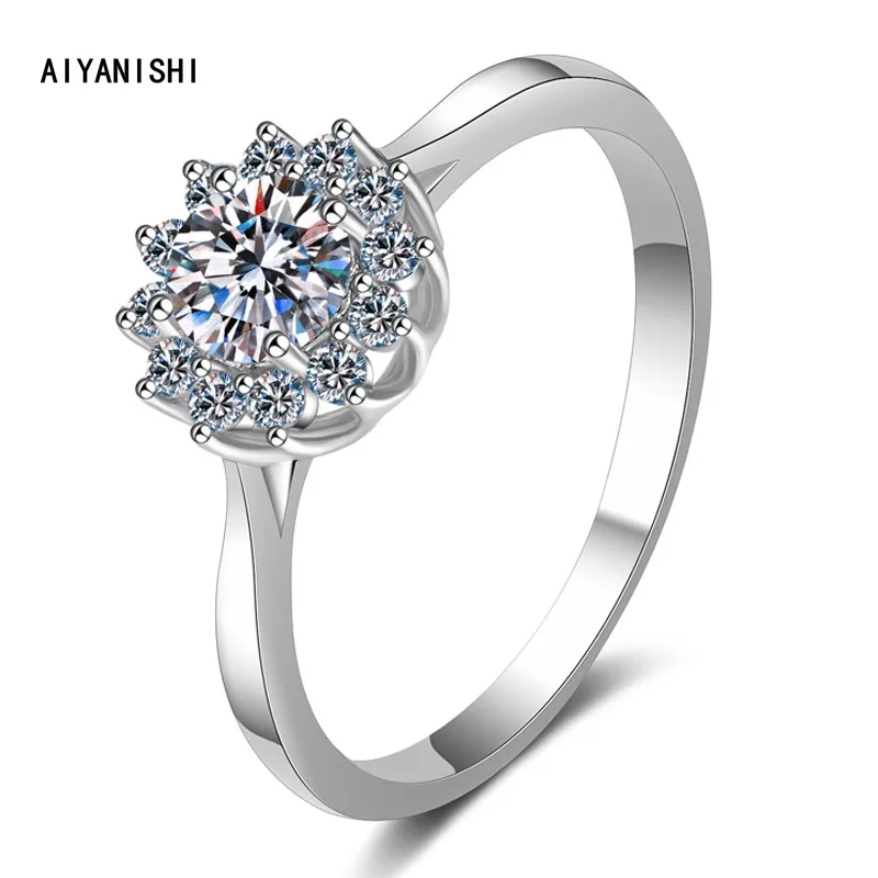 

Женское кольцо из серебра 100% пробы, с муассанитом