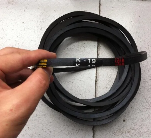 

Полуавтоматическая упаковочная машина K19, треугольная лента K-19, 4 шт./партия, ленточный конвейер, окружность резиновой ленты: 480 мм