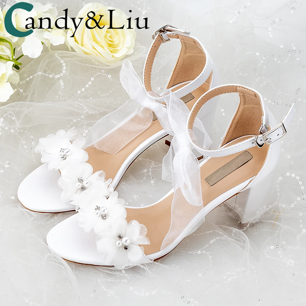 Белые свадебные сандалии со шнуровкой с цветочным принтом отделкой жемчужинами