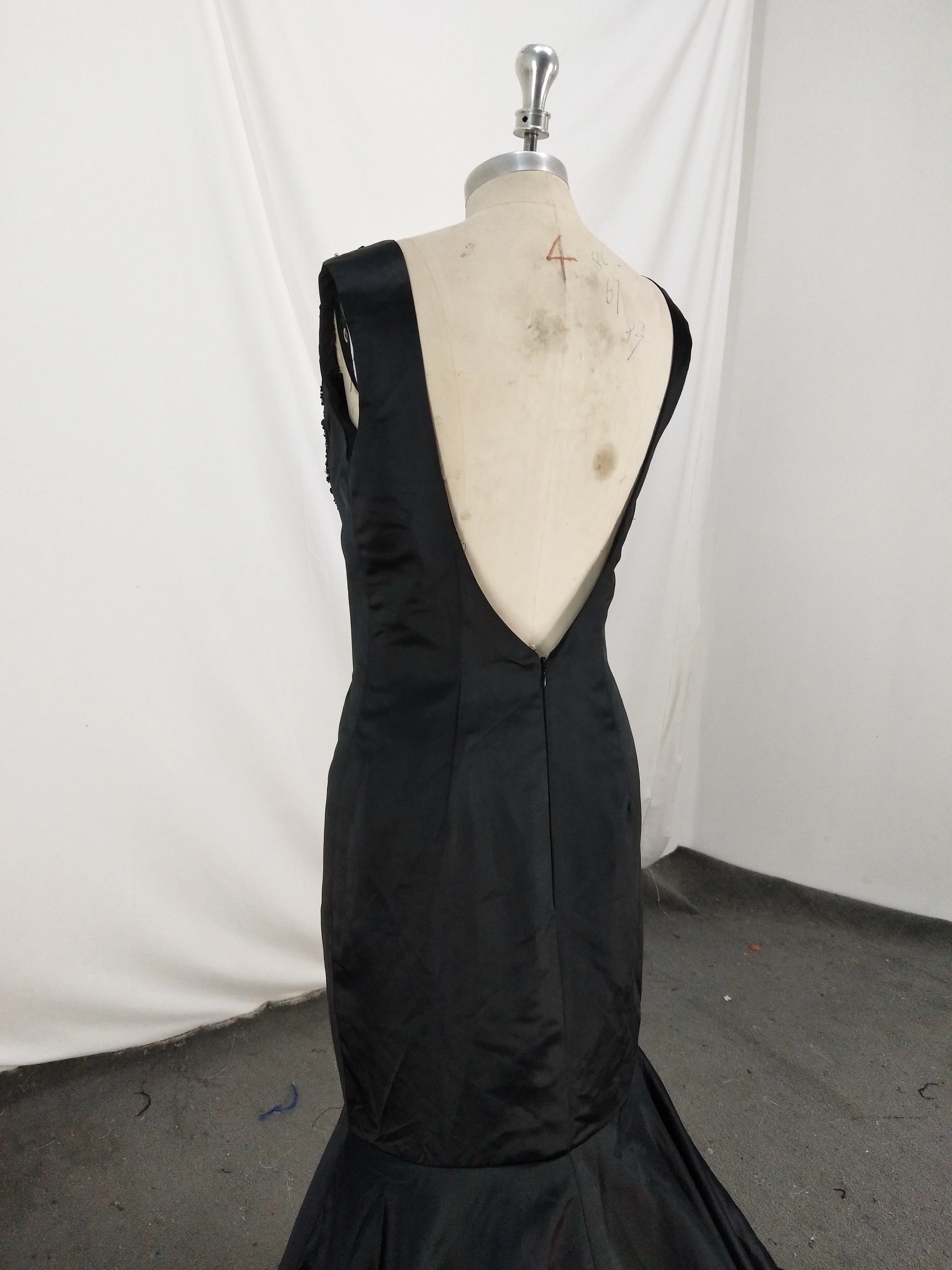 Сексуальное черное платье с глубоким V-образным вырезом юбка-годе вышитое