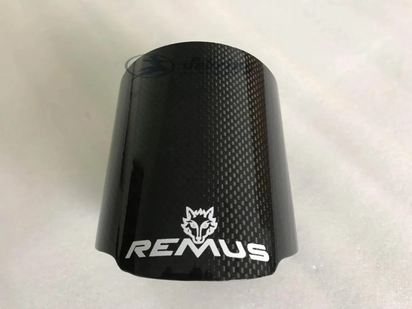 Универсальная автомобильная выхлопная труба REMUS wolf из углеродного волокна