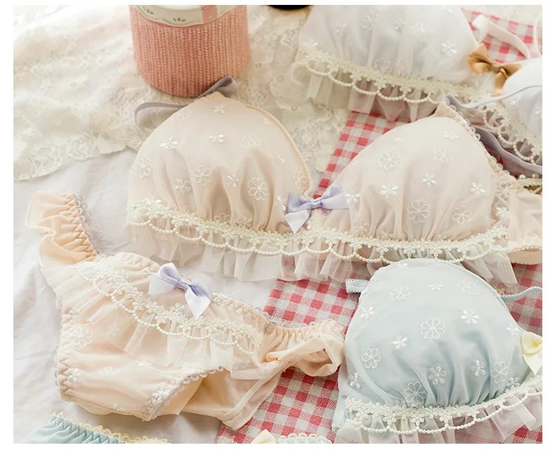 

2020 New Japanese Sweet Cute Underwear Set Lace Women Bralette Lingerie Wire Free Ultra Thin Bra and Panty Set Bra Small Breasts