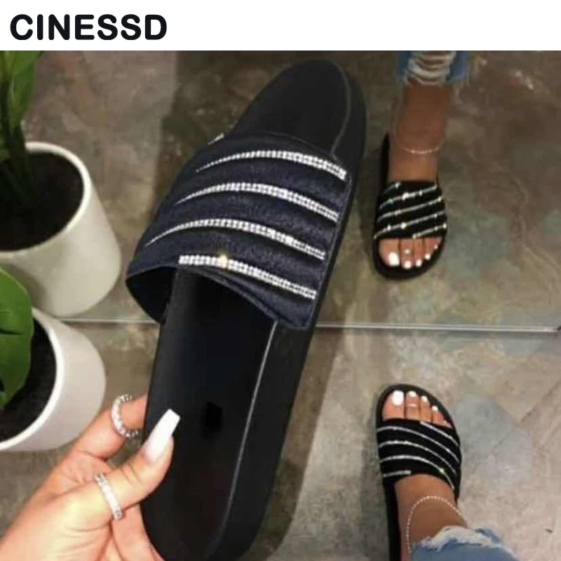 Удобные женские пляжные туфли на плоской подошве блестящие радужные с открытым