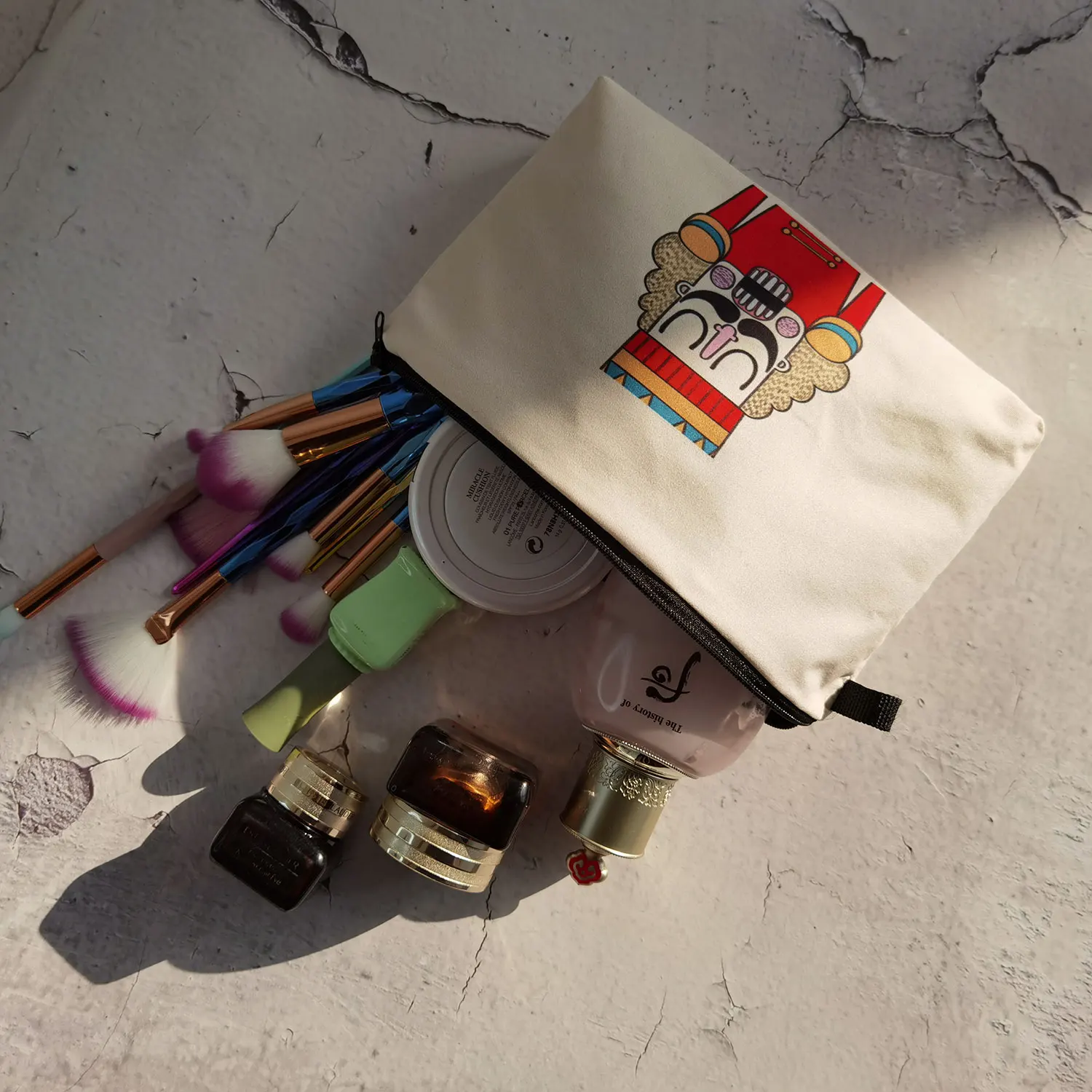 

Pretty Cosmetics Bags for Women Fashion Cartoon Printed Makeup Bag Hot Sale Storage Organizer Bag for Ladies Small Gift Bags