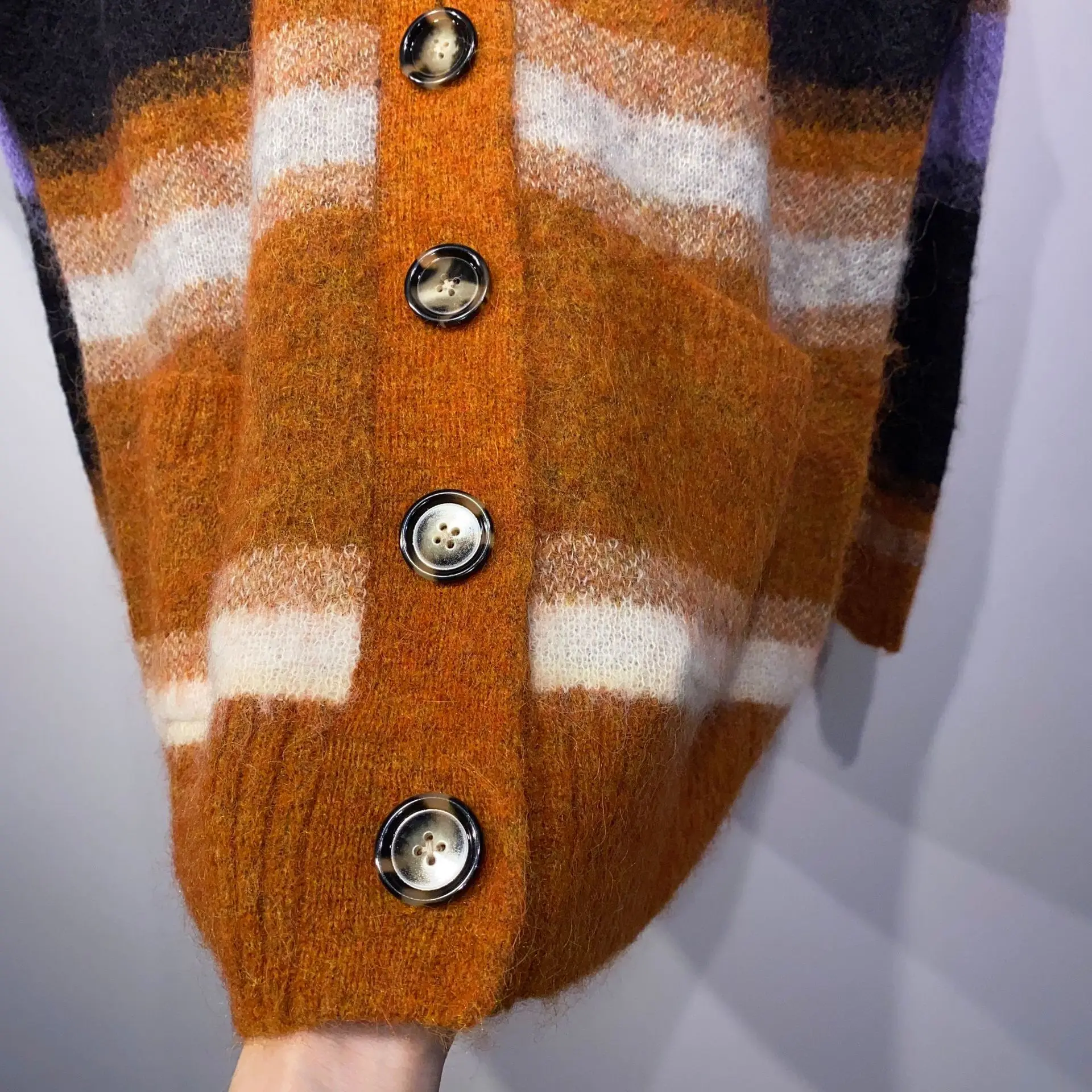 

2020 Early Autumn Wild Loose V-neck Buttoned Pumpkin Orange Contrast Striped Knitted Sweater Cardigan