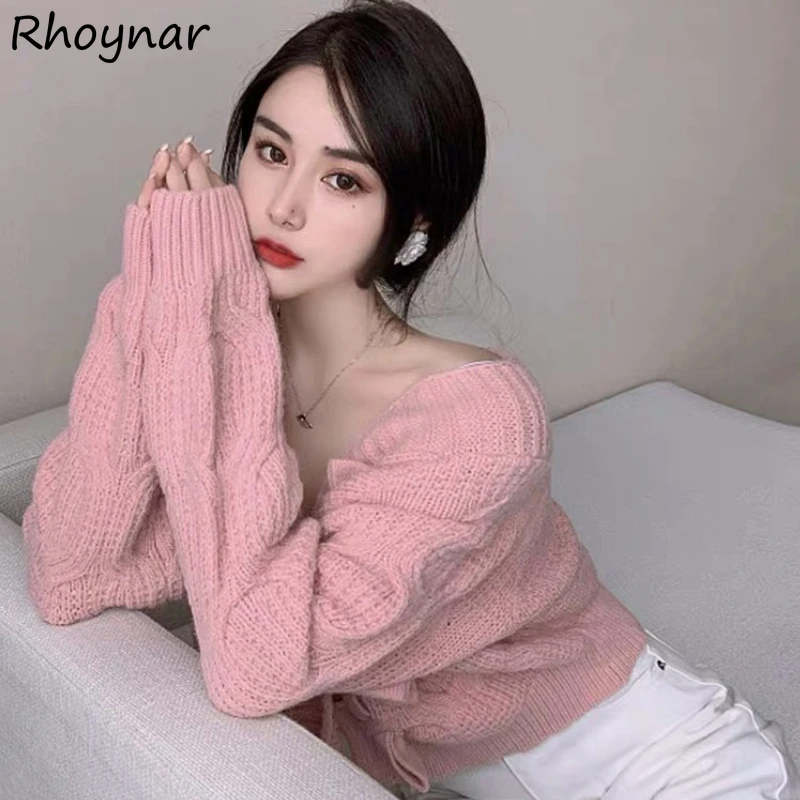 

Кардиган женский однотонный с бантом и V-образным вырезом