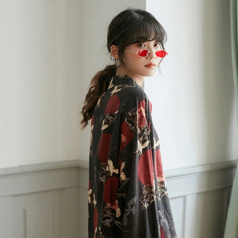 Женская винтажная рубашка QWEEK черная Свободная с анималистическим принтом на