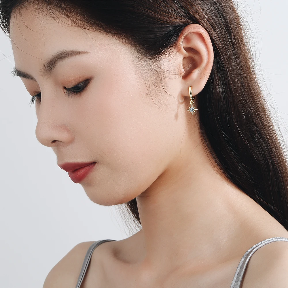 Серьги женские серебряные маленькие кольца с фианитом украшение для