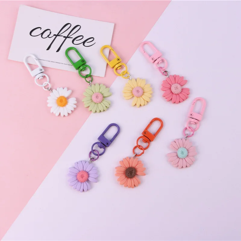 

Fashion Daisy Keychain Korean Flower Key Chain Earphone Cover Purse Backpack Ornament Keyring Easter Charm Key Accessories Women