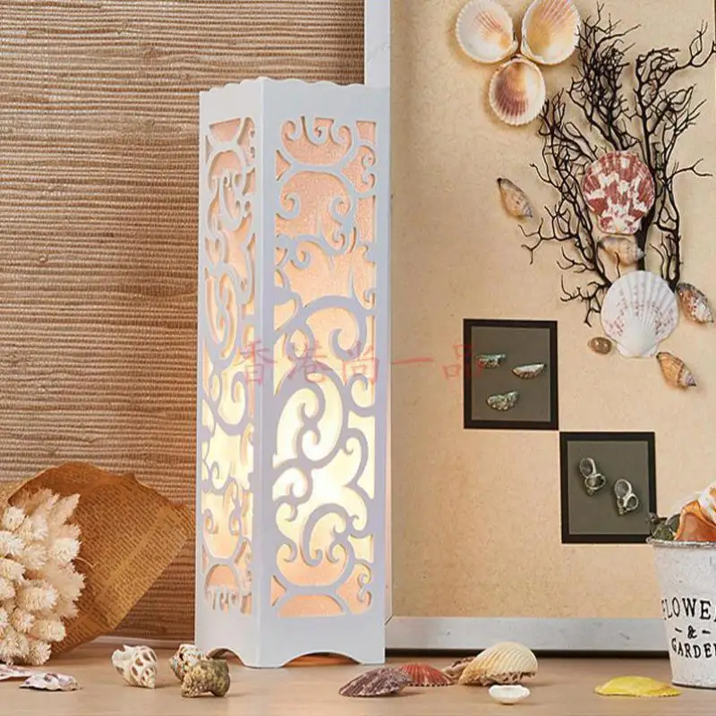 Дерева пластиковые пластины Светодиодная настольная лампа с абстрактным