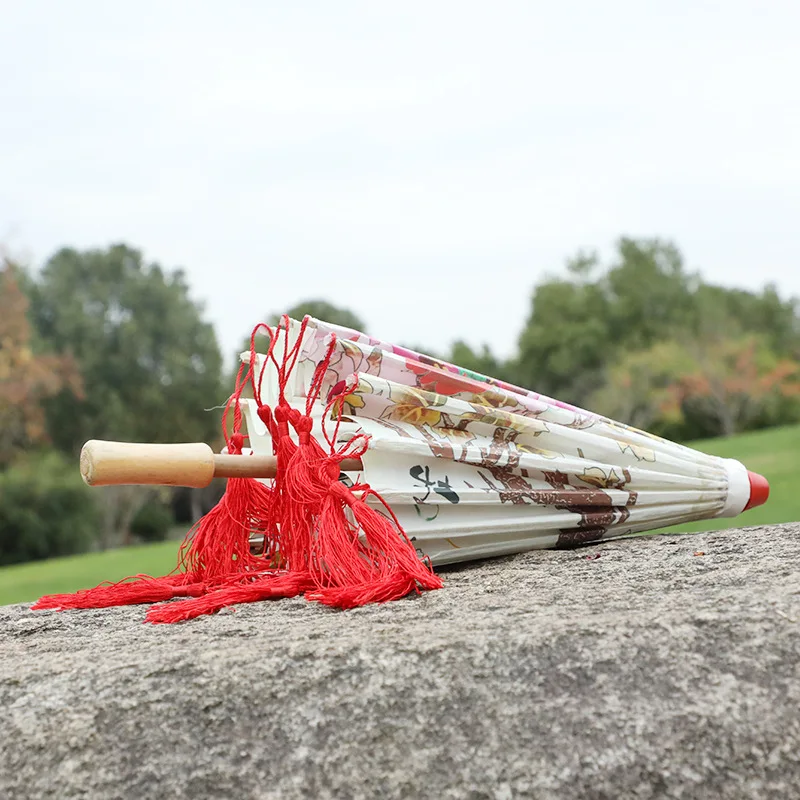 Зонт в китайском стиле с цветочным узором и кисточками старинный костюм