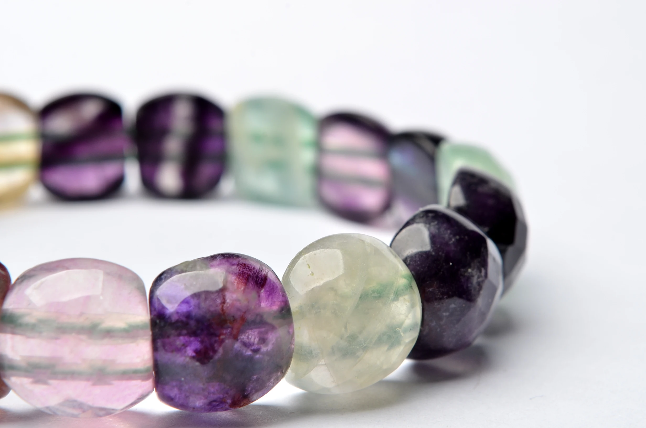 

Natural fluorite 13x11mm The surface of the cut Exquisite bracelet