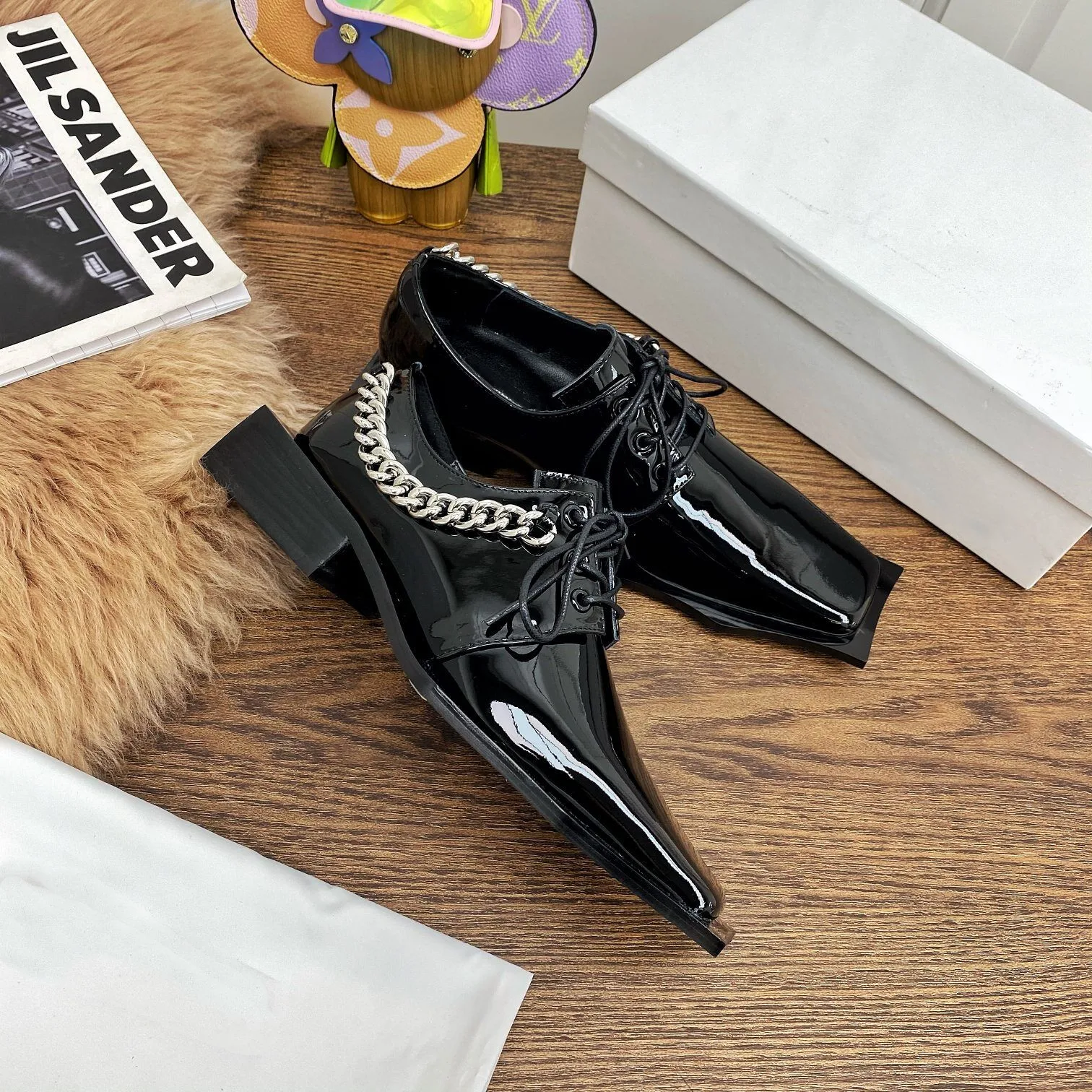 

Spring and Summer New Pearl Metal Chain Square Toe Single Shoes Female British Style Lace-up Flat Leather Derby Shoes