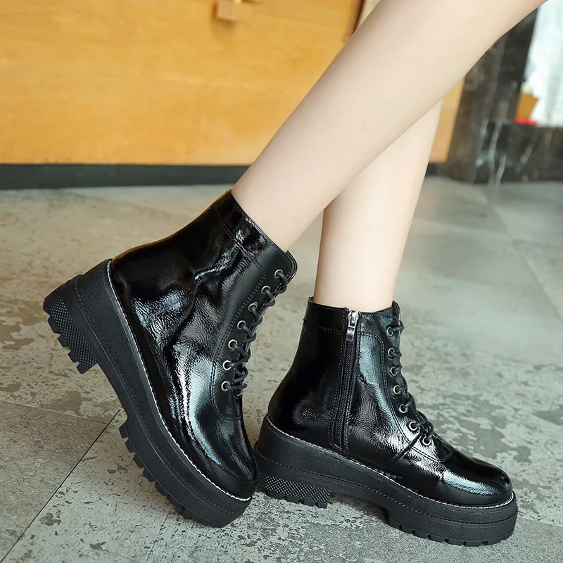 2019 г. Женские мотоциклетные ботинки на платформе и высоком каблуке короткие