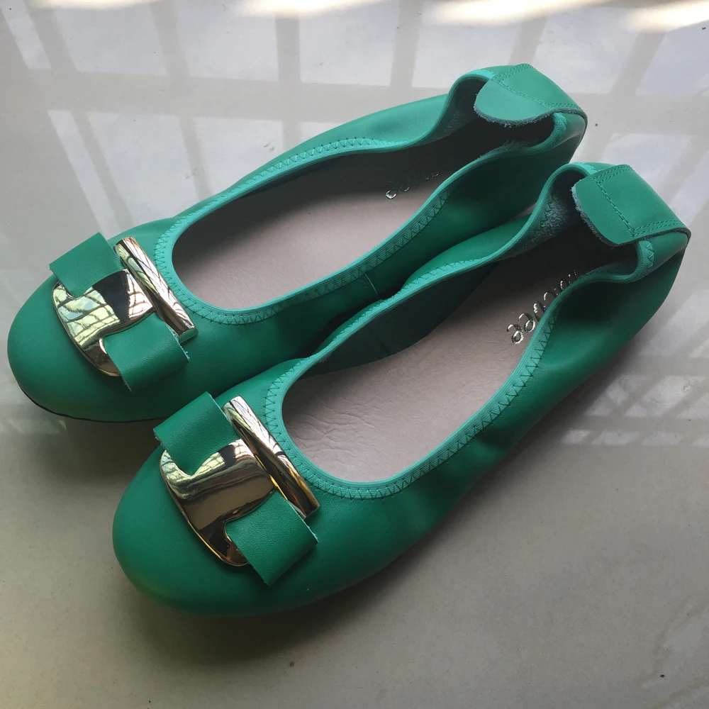 Женские туфли без застежек из натуральной кожи с металлическим бантом|Обувь