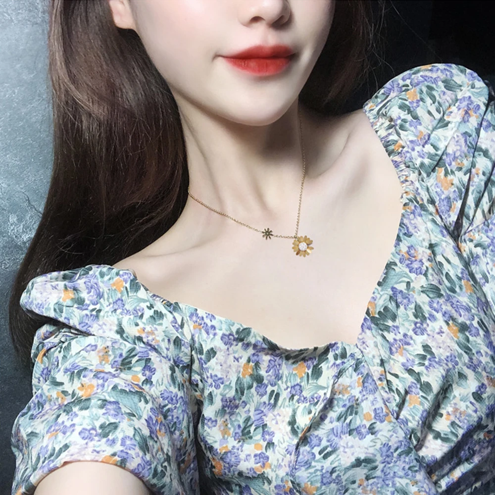 

Daisy Titanium Steel Necklace Simple Fashion Sunflower Cold Wind Clavicle Chain Green Diamond Titanium Steel Jewelry