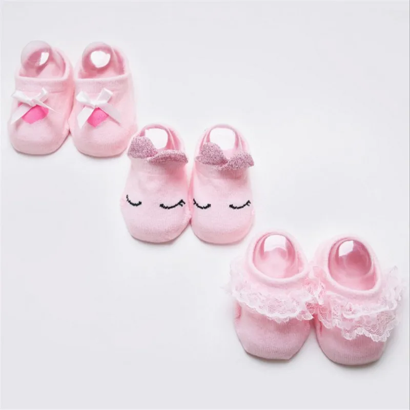 Light pink 3 пары/партия, кружевные носки с цветочным рисунком для новорожденных, хлопковые нескользящие носки для детей 0-12 месяцев, детские носки для пола, носки с бантом для маленьких девочек на лето и осень - Цвет: Light pink
