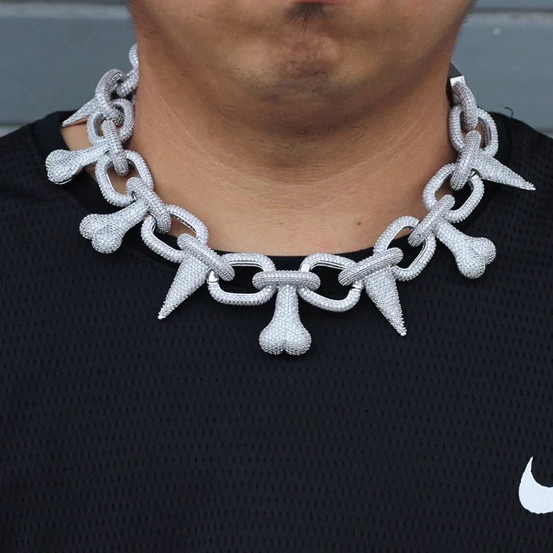 Цепочка Trippie в красном стиле и сверкающий чокер панк с заклепками кубический