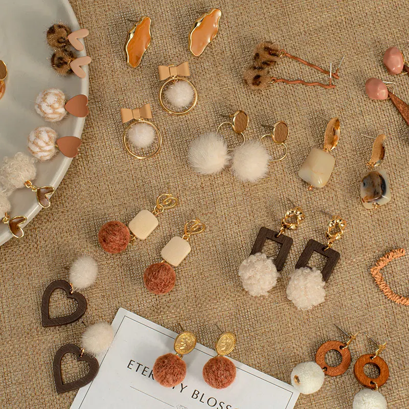 

New Fashion Heart Earrings Geometric Acrylic Droop Earrings Are Sweet Earrings For Women To Declare New Fashion Jewelry for 2021