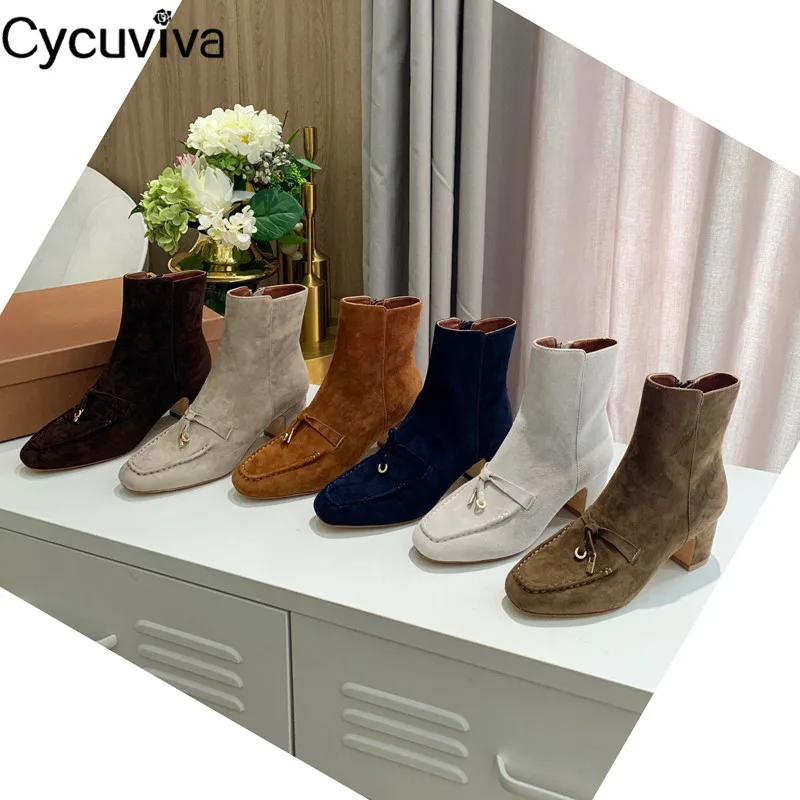 Женские замшевые ботинки челси Бежевые на массивном каблуке с металлическим