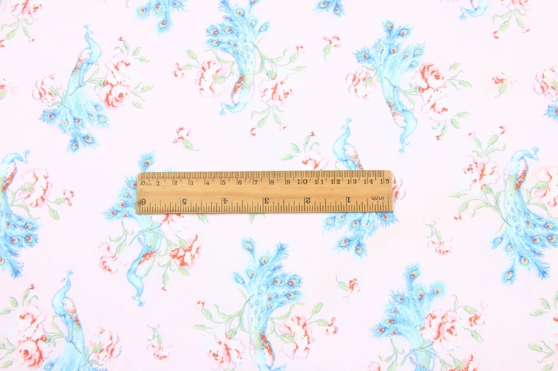 Винтажная хлопковая ткань в стиле пэчворк с принтом павлина и красной розы для