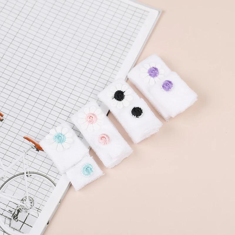 

Миниатюрные аксессуары для кукольного домика, мини полотенце для рук в ванную комнату, моделирующие игрушки для украшения кукольного домик...