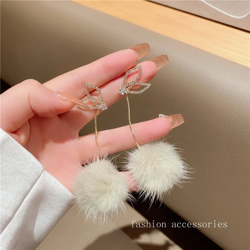 

Изящные шикарные геометрические длинные висячие серьги с кристаллами на цепочке, ювелирные изделия для женщин, модные осенне-зимние висячи...