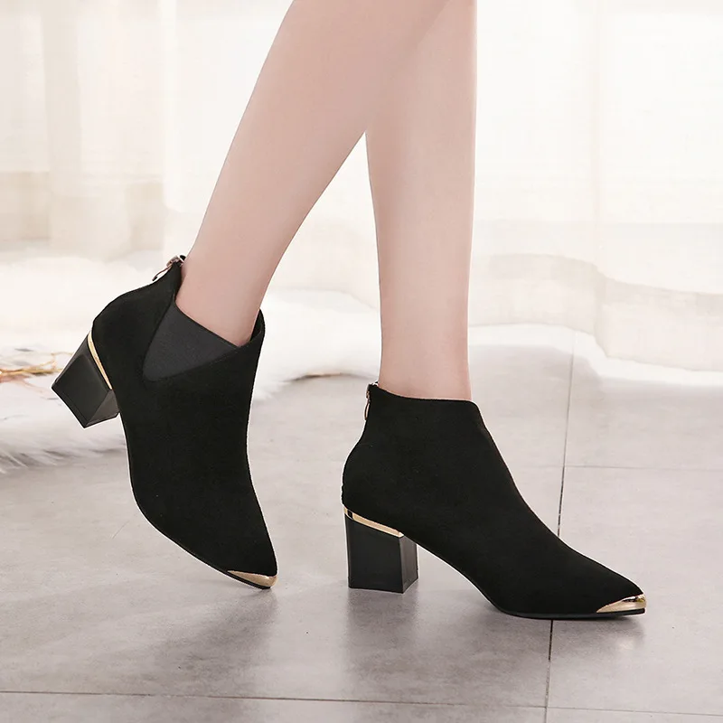 2019 осень и зима новые сапоги модные женские с острым носком грубые металлическим