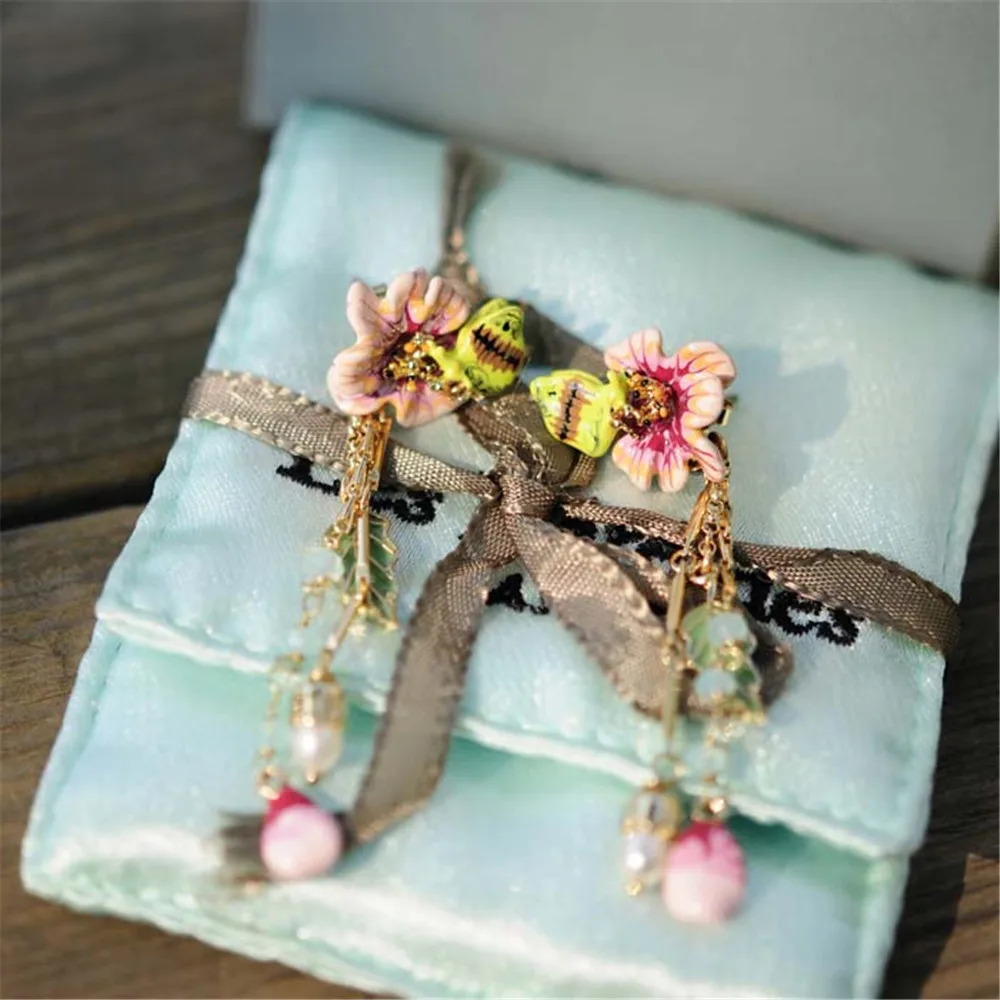 B04-030 les nereides *** Зеленая бабочка розовый цветок Эмаль Висячие серьги кисточки