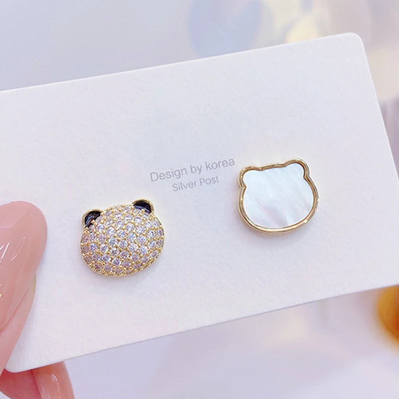 

14K Real Gold Asymmetr Tiny Bear Head Earring for Women AAA Zironia Crystal Stud Earrings Minimalist Pendant Accessories Gift