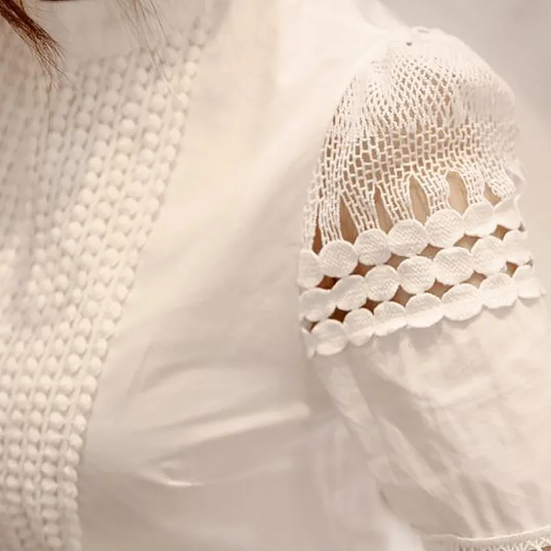 

Women White Lace Blouse Woman Tops Plus Size Long Sleeve White Bottoming Shirt Slim Cotton Hook Flower Hollow Lace Shirt