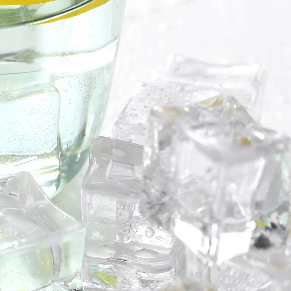 

16pcs Clear Square Fake Artificial Acrylic Ice Cubes Crystal Barwar Home 2x2CM