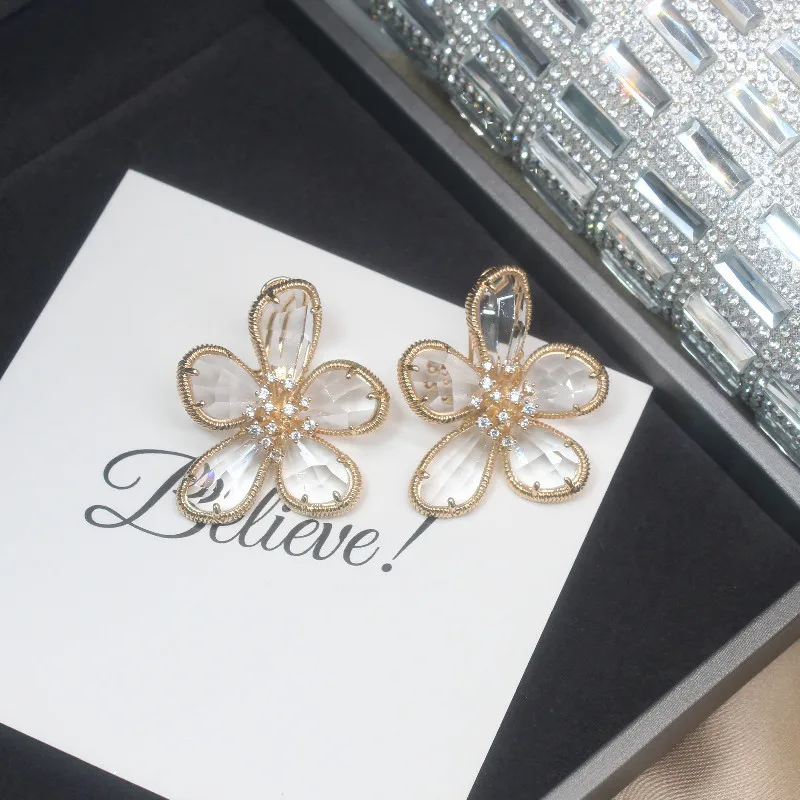 Блестящие боковые новые аксессуары большие стеклянные серьги гвоздики в форме