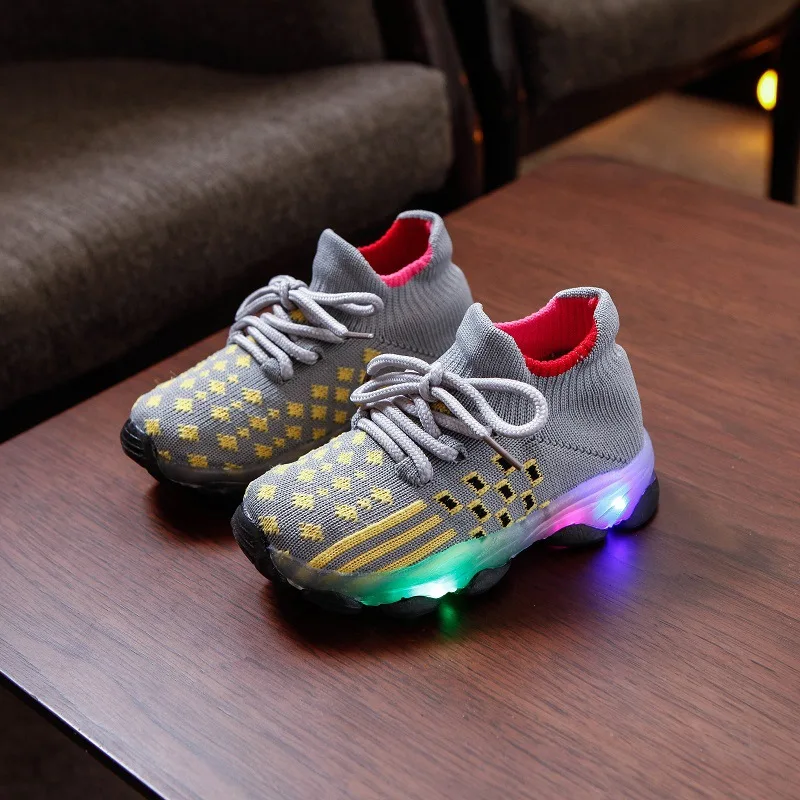Детские светящиеся кроссовки со светодиодами детские для бега спортивная обувь