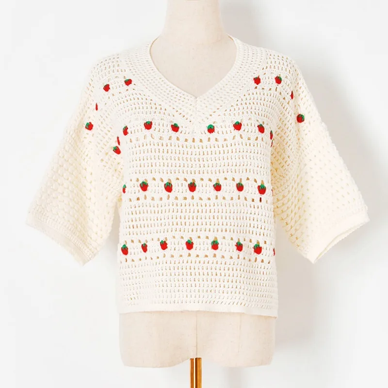 

Женская футболка с V-образным вырезом, трикотажная футболка с вышивкой клубники, повседневная, в Корейском стиле, 2021