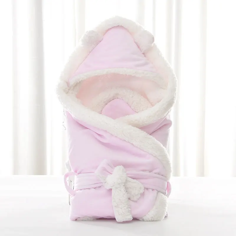 Детское фланелевое одеяло мягкое утепленное с капюшоном для детей ясельного