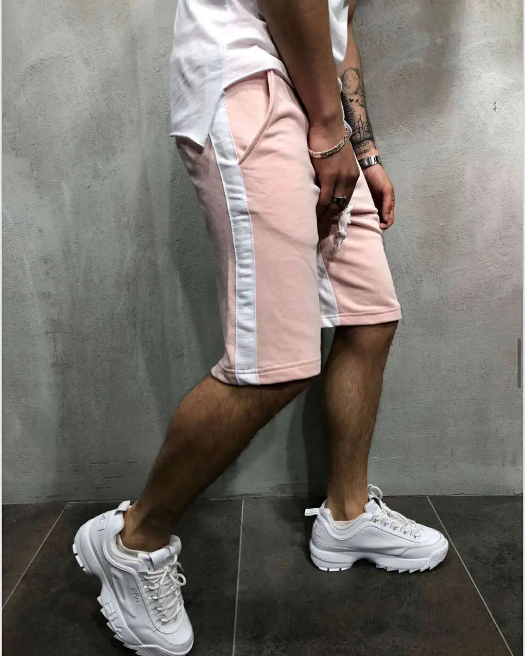 

Jogger's sports fitness, color contrast fashion shorts, street clothing, leisure trend, men's beach pants