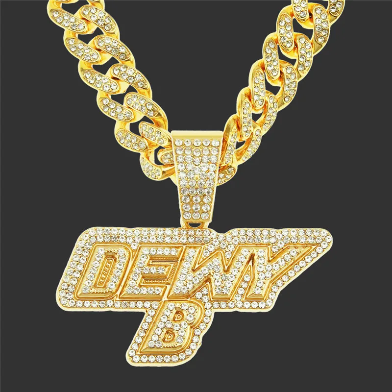 

Кулон в виде буквы Dewyb с фианитом, Ширина 13 мм