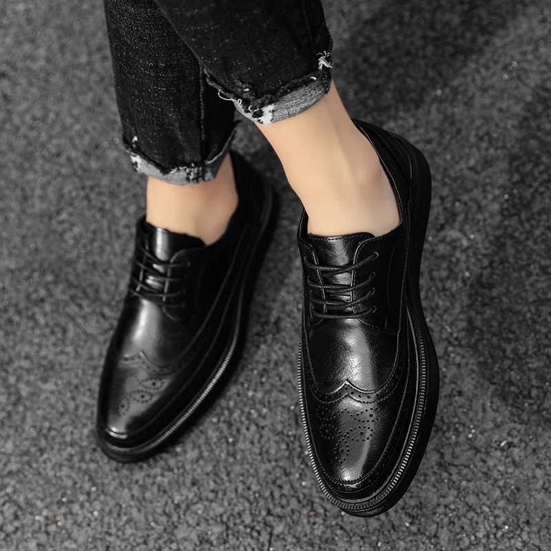 

Classic Men Party Footwear Brand Fashion Mens Brogue Shoes Rubber Man Business Dress Shoes Lace Up Men Leather Shoes For Suit