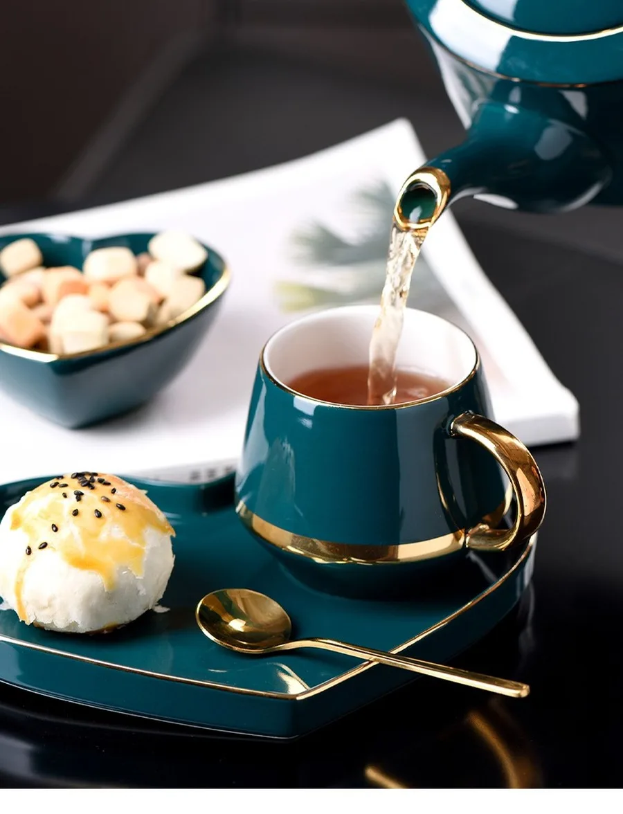 

Coffee Cup European Style Small Luxury Set Ceramic Saucer Coffee Cup Handmade Ceramic Porcelana Christmas Cup High Tea HH50BD