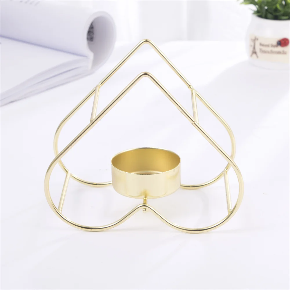 

Love Heart Metal Gold Candle Holder Ornament Candlelight Candle Stand Dinner Table Decor Wedding Party Candlestick Decoration