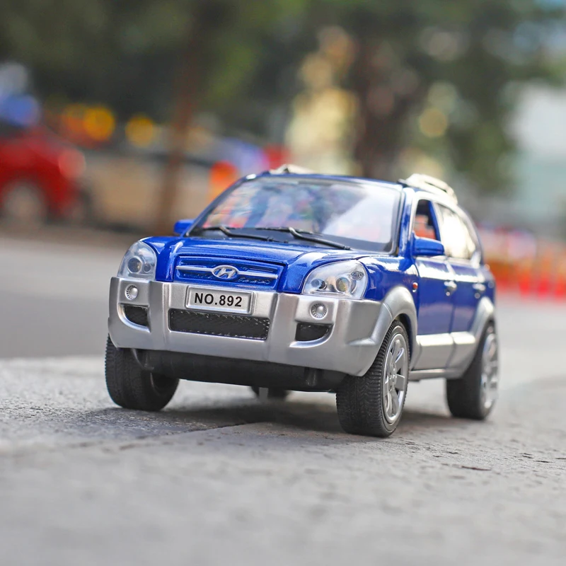 1:32 внедорожник Hyundai Tucson литая модель игрушечного автомобиля со звуком и светом