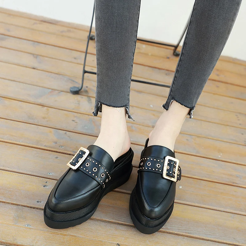Женские сабо на платформе с металлической пряжкой кожаные шлепанцы танкетке
