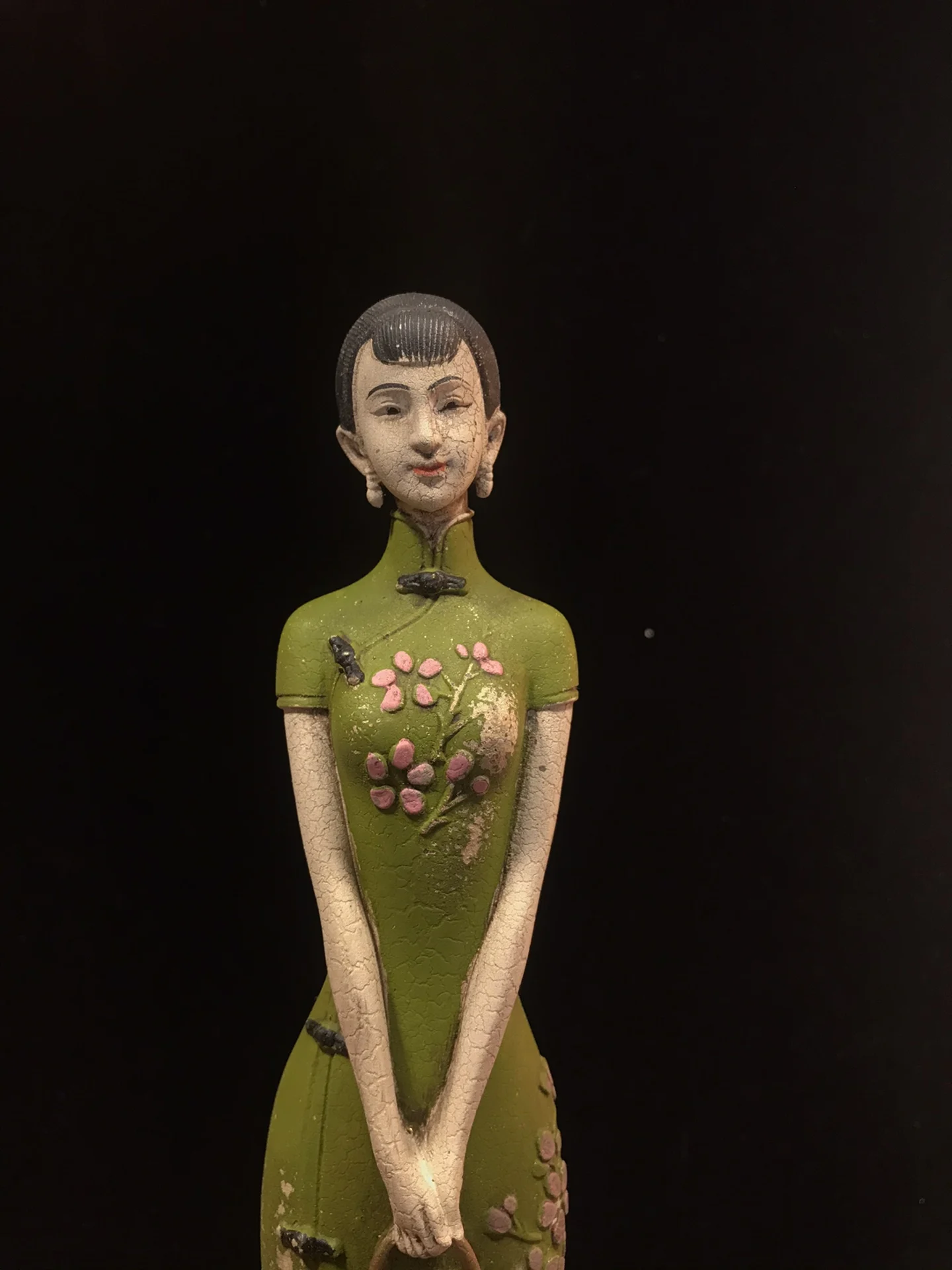 

Exquisite collection of Chinese antique small leaf boxwood hand-painted cheongsam beauty statue decoration/1 piece