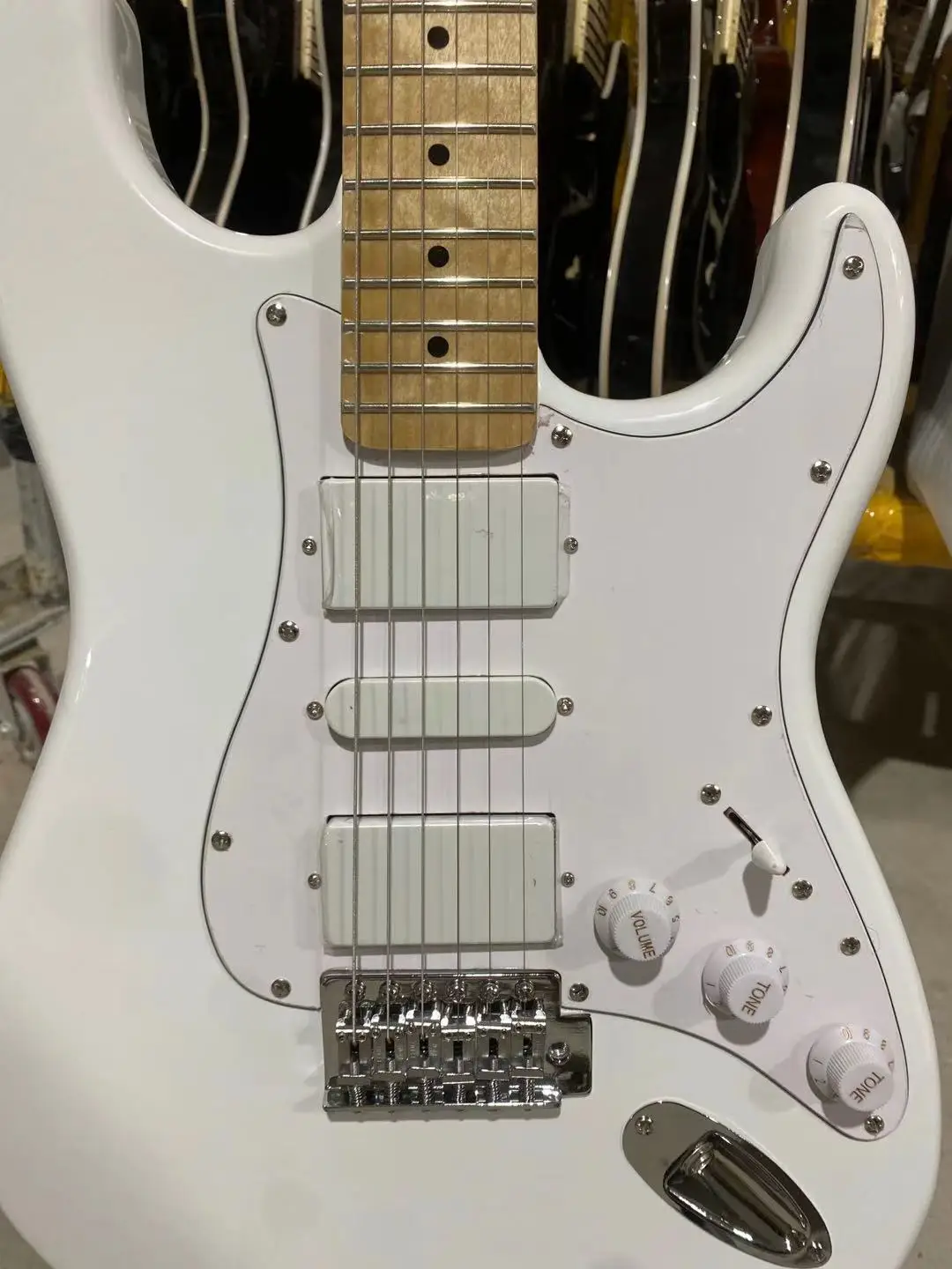 

ST Electric Guitar Maple Fingerboard Silver Hardware White Color HSH Free Shipping High Quality Guitarar