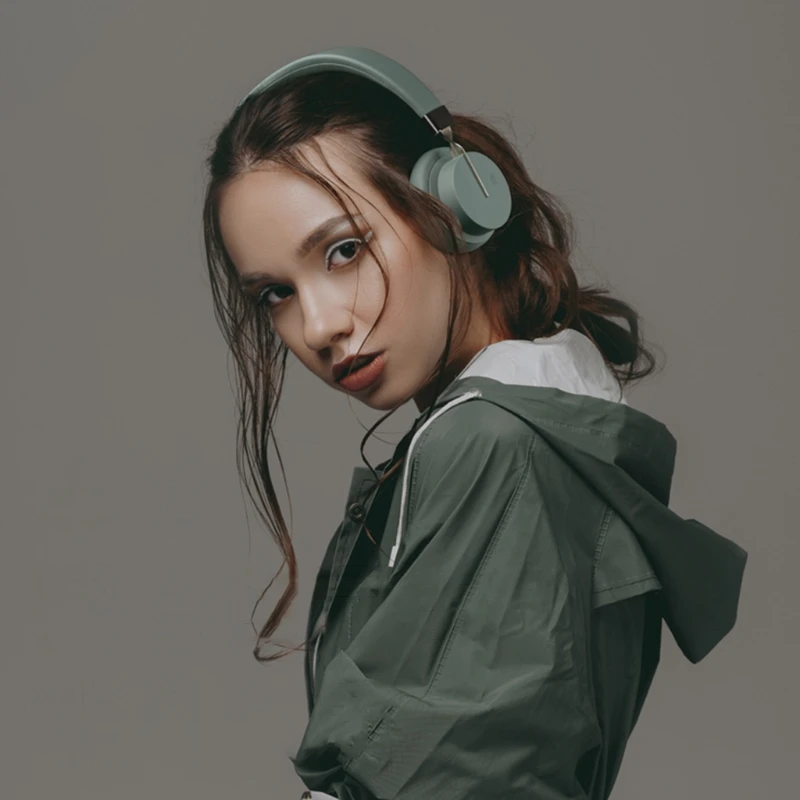 

Black/ Blue/ Green/ Red/ White Headsets No Burden to Wear Gaming Headset Lightweight Ergonomic Cool Gaming Headset