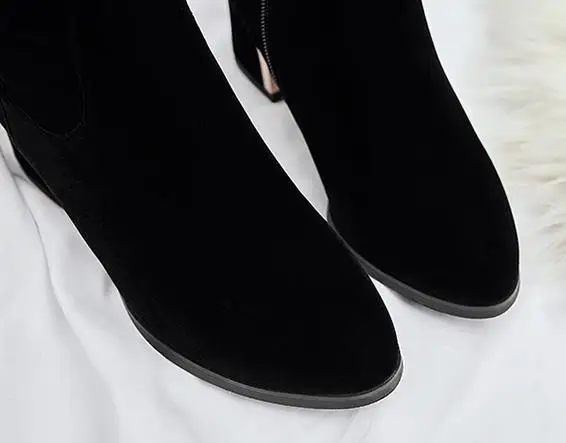 Зимние высокие каблуки для женщин с матовыми ботинками и заостренными носками |