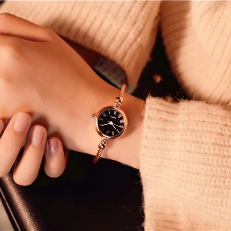 Часы женские кварцевые с золотистым браслетом маленькие Роскошные модные