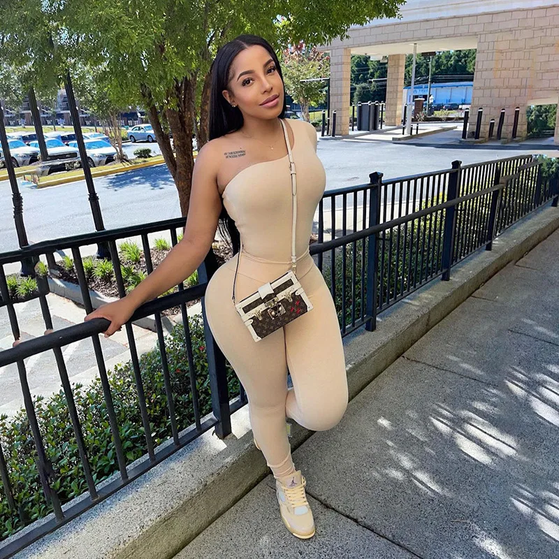 

Женский спортивный костюм на одно плечо, комплект из двух предметов: боди + леггинсы, осень 2021